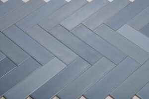 Wandtegel Tempo Aqua 6,5x25 in visgraatverband | Sanimaster