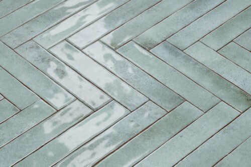 Wandtegel Gem Aquamarijn 5x25 in visgraatverband | Sanimaster