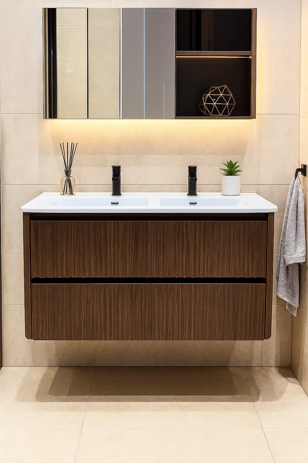 Badkamermeubel klassiek walnoot met geribbeld front 120 cm