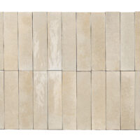 Wandtegel crèmewit met groene ondertoon 6×25 cm – serie Oxford
