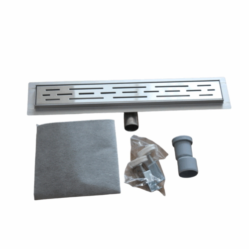 Afbeelding van een douchegoot set bestaande uit een roestvrijstalen rooster, een grijze doek, een grijze aansluitbuis en verschillende montagematerialen in plastic zakken.