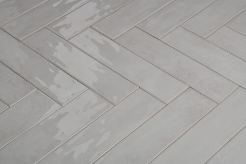 Nissel wit glanzende visgraat tegels 2 | Wandtegel Nissel Wit 7,5x30 | Sanimaster