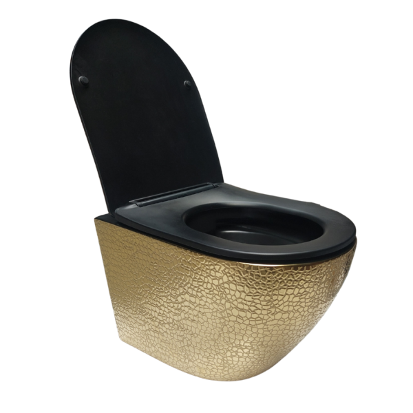 Gouden toilet met een krokodillen patroon en een zwarte toiletbril van Sanimaster
